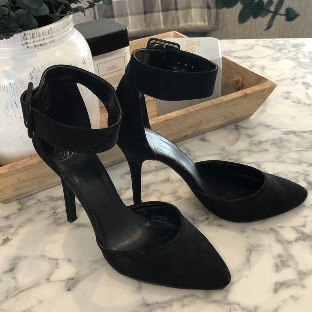 Dollhouse pointed-toe pumps with ankle strap